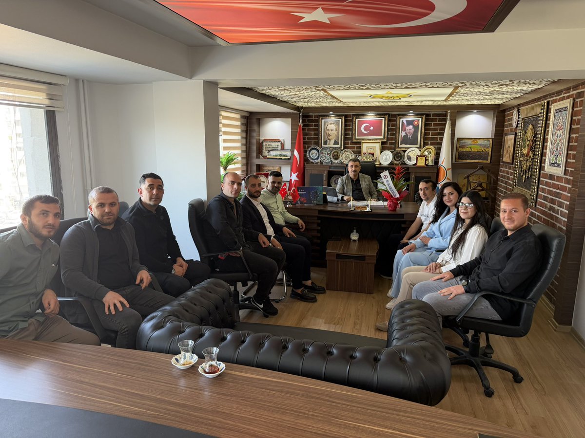 📍Konak

Mardinliler Vakfı Gençlik Kolları Başkanı Sn. Muhammed Akyol ve kıymetli yönetimini ilçe başkanlığımızda misafir ettik.

Genç kardeşlerimizin heyecanı, enerjisi ve memleket sevdası bizleri mutlu etti. Nazik ziyaretleri için kendilerine teşekkür ediyor, çalışmalarında