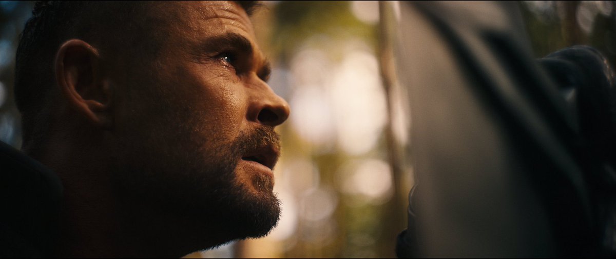CinematicxNews's tweet image. Joe Russo bezeichnet „AVENGERS: DOOMSDAY“ als seinen Lieblingsfilm, bei dem er Regie geführt hat.

„Ich bin sehr froh, dass alles so gut geklappt hat, denn der Film hat etwas, was die anderen Filme in gewisser Weise nicht haben. Er hat einen ganz eigenen Ton.“

via @CBR