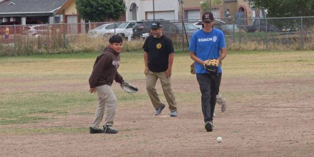 DEAELPASODiv's tweet photo. Thank you @LancasterAztecs of @YsletaISD for hosting our @DEAEdFoundation baseball camp for the third year in a row. The students defeated the DEA agents 20-10.
#FentanylFreeAmerica
@TheJusticeDept; @DEAHQ https://t.co/VdQBc8yzOr