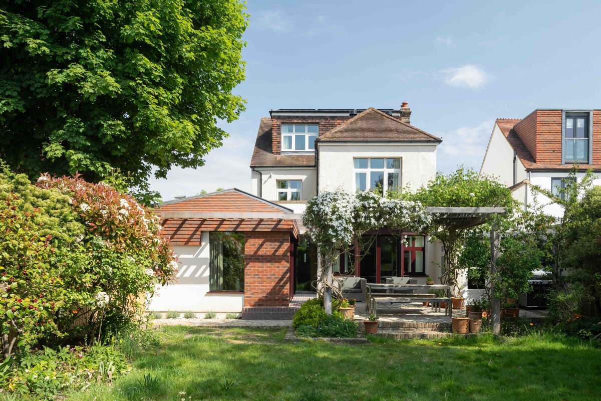 Archello's tweet photo. Sanya Polescuk Architects rethinks a 1930s house in Barnes London through low-carbon retrofit strategies—timber-framed extensions, internal insulation, airtight envelopes, and triple glazing. 
https://t.co/OG1M8T0Uvp 

#LowCarbonRetrofit #PassiveDesign #MaterialStrategy https://t.co/ki03OLtb6e
