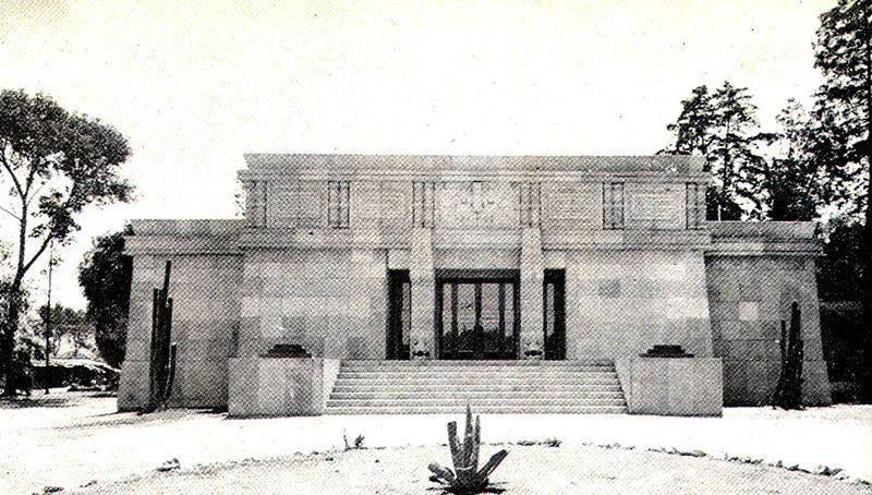 Tomslvarez7940's tweet photo. Club nocturno Teocalli en 1930. Tiempo después fue demolido.
Colonia del Valle.
Entre el neoprehispánico y art déco aztec and mayan revival.

Si no fuera por la evidencia fotográfica no sabríamos  de muchas obras arquitectónicas que deberían haberse conservado. https://t.co/PvfD71dbgw