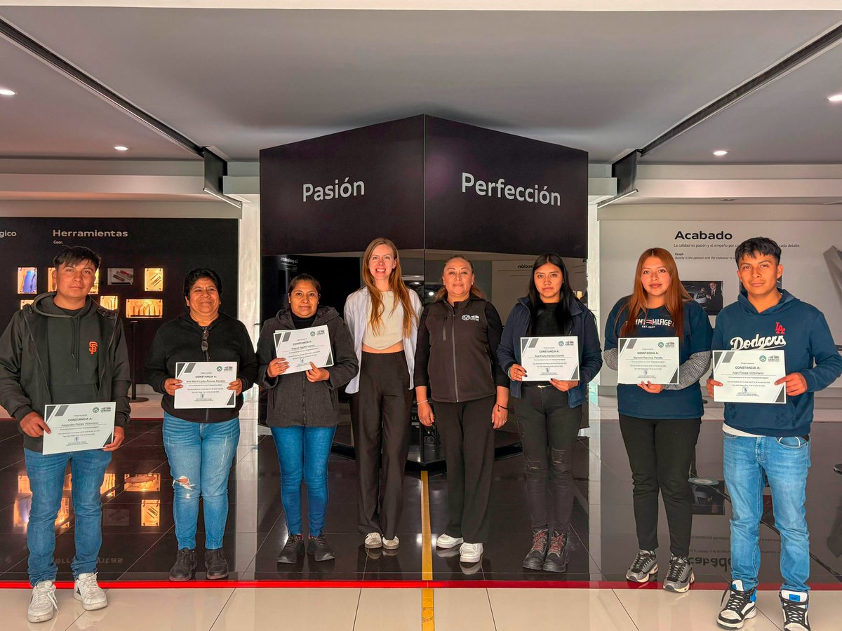 CERHANOFICIAL's tweet photo. En el #CERHAN - #UTP cumplimos nuestra misión: transformar el entorno a través del conocimiento. 🎓
Culminamos el curso de "Computación básica" para habitantes de San José Chiapa. ¡Fortalecemos la economía local con capacitación técnica y humana! 💻

#PorAmorAPuebla #SomosCERHAN https://t.co/JdjM1CWqu4
