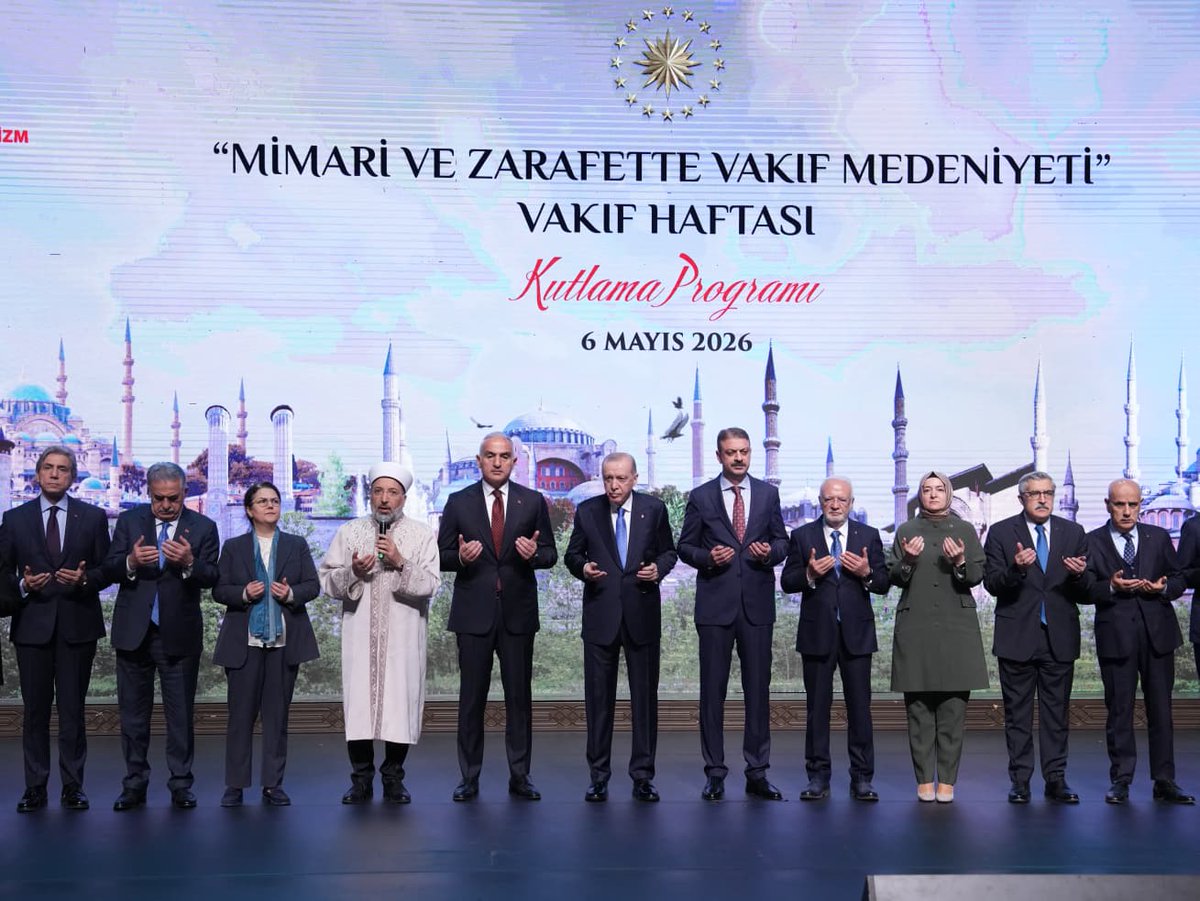MehmetNuriErsoy's tweet photo. Cumhurbaşkanımız Sayın @RTErdogan’ın teşrifleriyle Beştepe Millet Kongre ve Kültür Merkezi’nde düzenlenen #VakıfHaftası kutlama programına katıldık.

Merhameti, paylaşmayı ve dayanışmayı esas alan vakıf medeniyetimiz; şehirlerimizin hafızasını, kimliğini ve ruhunu asırlardır ayakta tutuyor. Camilerden kütüphanelere, külliyelerden kervansaraylara uzanan bu büyük mirası korumayı ve gelecek kuşaklara aktarmayı kararlılıkla sürdürüyoruz.

Son 24 yılda yurt içinde ve yurt dışında 5 bin 970 vakıf eserinin restorasyonunu tamamlarken hâlen 112 restorasyon çalışmamız da devam ediyor.

Bugün 55 şehrimiz ile gönül coğrafyamızdaki toplam 202 vakıf eserimizin açılışını gerçekleştirmenin gururunu yaşıyoruz.

Geçmişten emanet aldığımız bu eşsiz mirası, Sayın Cumhurbaşkanımızın ortaya koyduğu güçlü iradeyle geleceğe taşımaya devam edeceğiz.