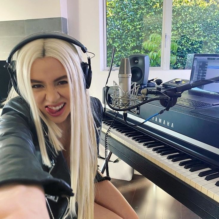 Info Ava Max tweet media