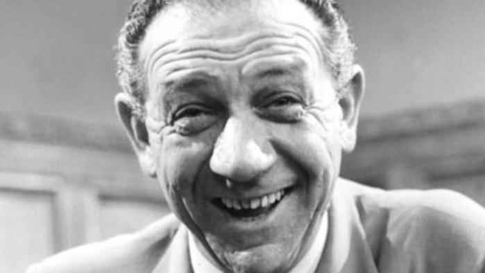 East_Cheam_Lad's tweet photo. Kenneth:  I understand you are a man who, for a reasonable price, is prepared to accept certain, er, jobs with no questions asked

Sid: Oh no, not me, I do ask questions. I'm going to ask one now. How much are you paying?

Kenneth: £20,000

Sid: A very good answer, I'll do it! https://t.co/ykoRcKXxop