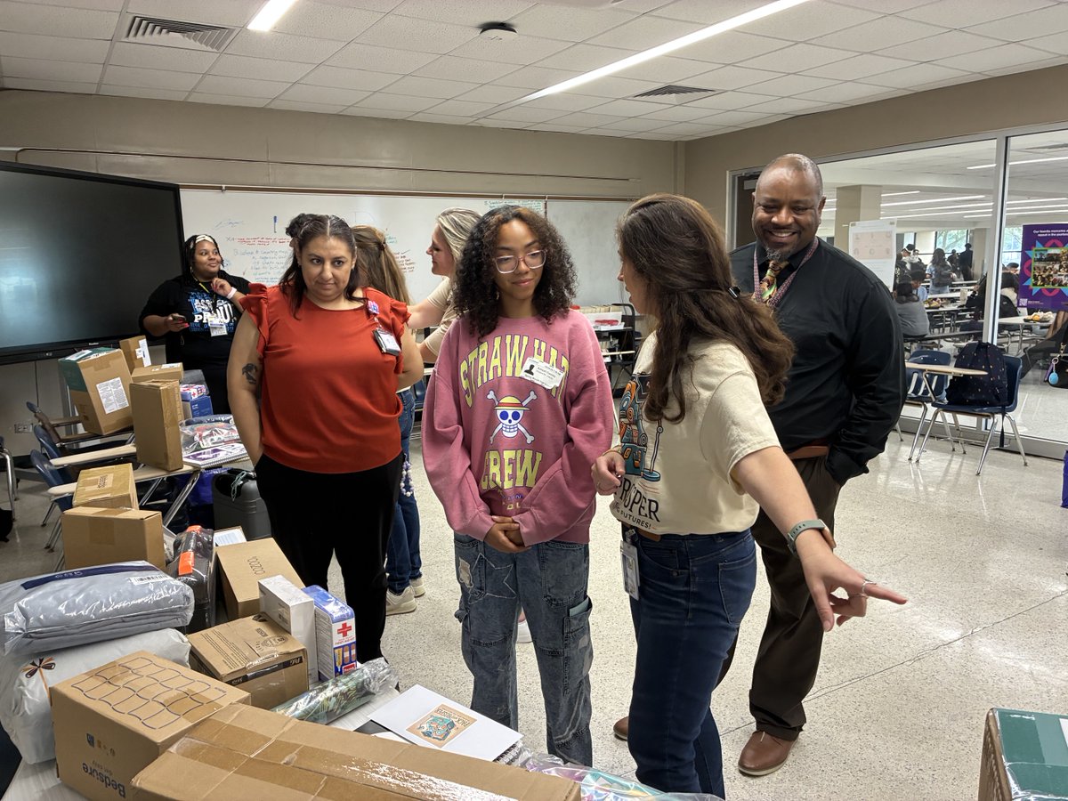 SpringWoodsHigh's tweet photo. Spring Woods High School is so grateful to “Pack and Prosper” led by Sasha Johnson!  They brought amazing college supplies to four seniors!!  #grateful. #Tiger PRIDE https://t.co/QGfIFaeotu