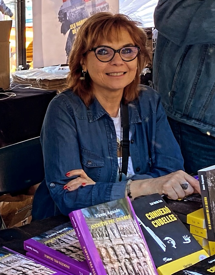 muchomasq1libro's tweet photo. #sorteig Els marges de la riera, dedicada x @AnnaSegimon2 publica @libertania22 Una novel·la negra ambientada a Mataró. Participa! Pot ser teva! @masleer @bloginterrobang @Olordellibres @planetalletra @VerumFictio @AteneuBCN @llegirencatala @Informadicto 
https://t.co/r3LfiO2thK https://t.co/0bCH8dZ7My