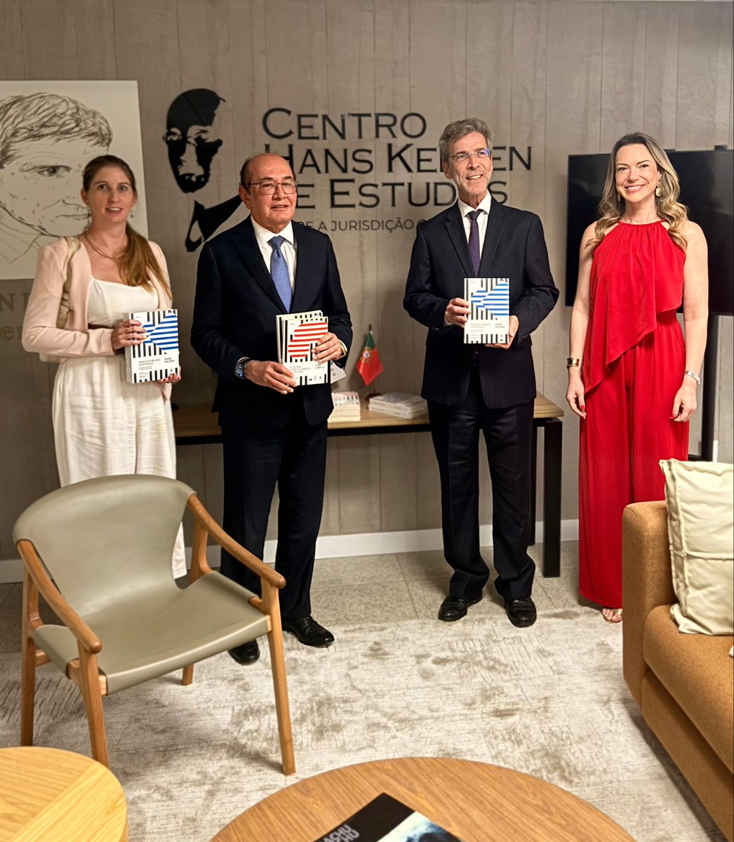 gilmarmendes's tweet image. Hoje, tive a honra de receber, no IDP, na sala do Centro Hans Kelsen de Estudos sobre a Jurisdição Constitucional, o Embaixador da Áustria no Brasil, Andreas Stadler, e a Vice-Embaixadora Judith Schildberger. O encontro reforça a importância do diálogo institucional, acadêmico e