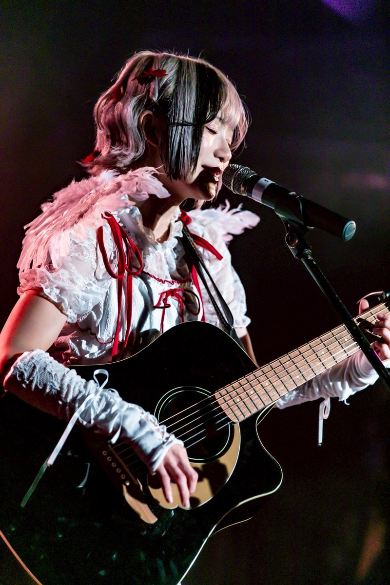 hina_MANACLE's tweet photo. ❤️‍🔥　明日は #ハグロック　❤️‍🔥
高辻ひな出演は…

📍 Club Malcolm
🎤：13:50-14:20

一人でステージに立つのは今でも怖いけど、今の私ならきっと大丈夫♩
＼新曲やります／
たのしんでくる~💐
見てもらえますように💫
🎟️ https://t.co/NlPVvVYThO https://t.co/fUMi563vLI