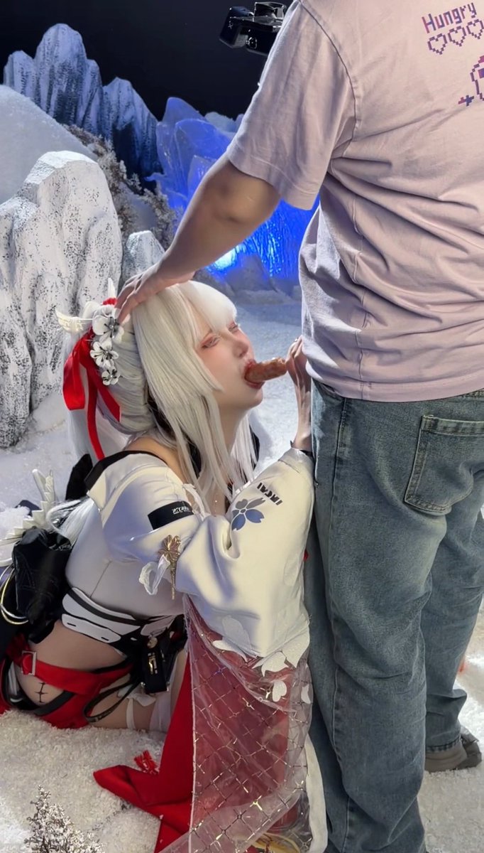 其实我在吃烤肠.jpg https://t.co/WBNvW5AvTI