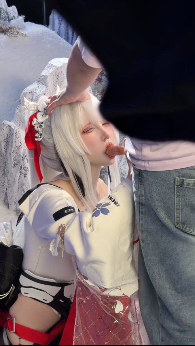 其实我在吃烤肠.jpg https://t.co/WBNvW5AvTI