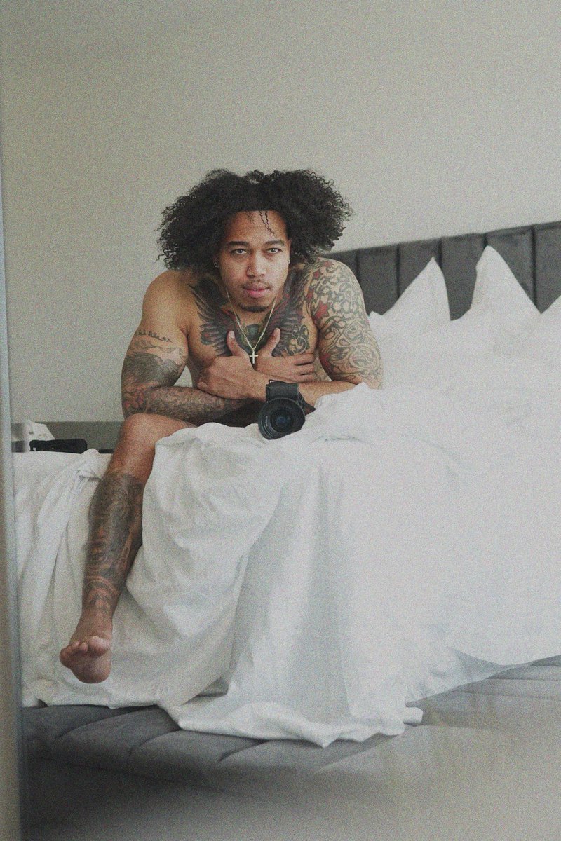 PBChrisB's tweet photo. lately i been disconnected, everything feels fake &amp; temporary https://t.co/LbJ4lDo2qk