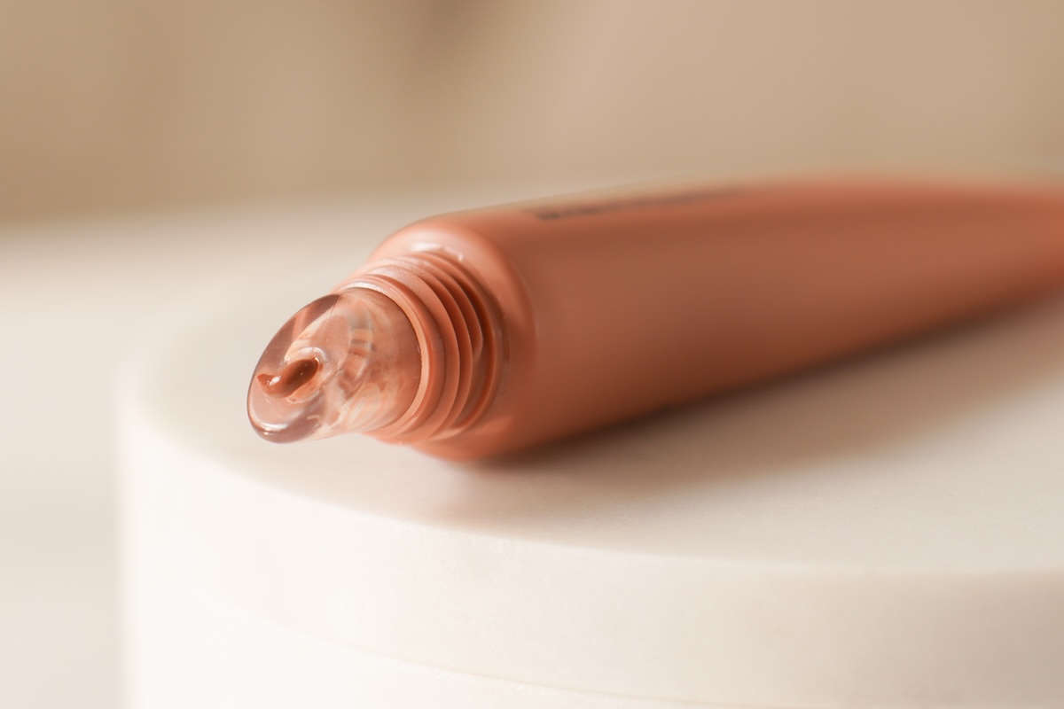 Beautyill's tweet photo. Oké ik snap waarom deze e.l.f. lip balm de laatste tijd viral gaat. Vandaag laat ik je de e.l.f. Glow Reviver Melting Lip Balm in de kleur Vanilla Toffee zien🌸
https://t.co/aTefErPDj0
(@elfcosmetics) https://t.co/SFnbmcs6fw