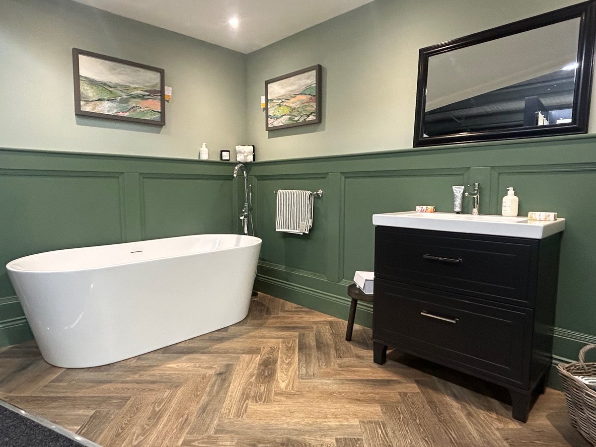 QuickFix_UK's tweet photo. Quick Fix @ Home in Malton

Our independent bathroom furniture showroom is based in Malton, North Yorkshire. 
Our selection of bathroom furniture includes modern and traditional styles, we also offer a bespoke design service.

We are open six days a week 10am - 4pm Mon to Sat https://t.co/kCCKeR57VA