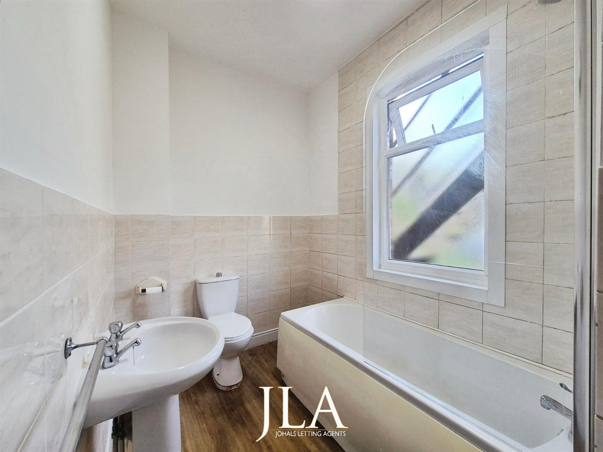 JohalsProperty's tweet photo. New to market - 1 Bed Flat, Sykefield Avenue, Leicester, £625pcm. View details: https://t.co/gSNIOGiKb1 https://t.co/8umzst3jqF