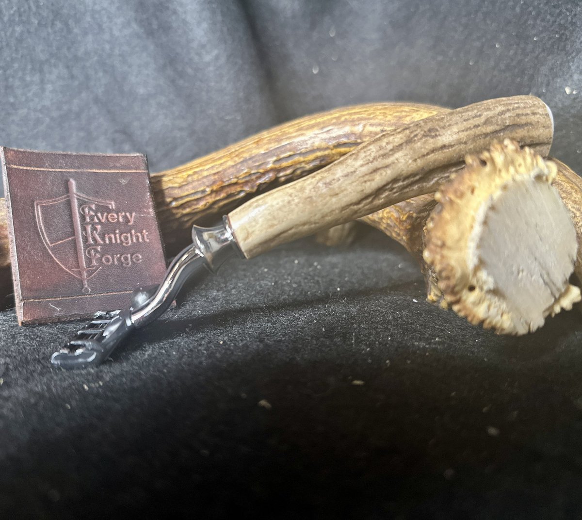 EKForgeLLC's tweet photo. On its way to Joao in Portugal.  Hope it provides shaving service and enjoyment for years to come! #WetShaving #Shaving #Shave #SOTD #Lather #MenGift #WetShaveClub #Barber #Antler #Hunting #Fishing #HandMade #MadeinUSA #ShavingSoap #Barbershop #ShaveLikeaMan #ShaveLikeABoss https://t.co/sho3FtYc5c
