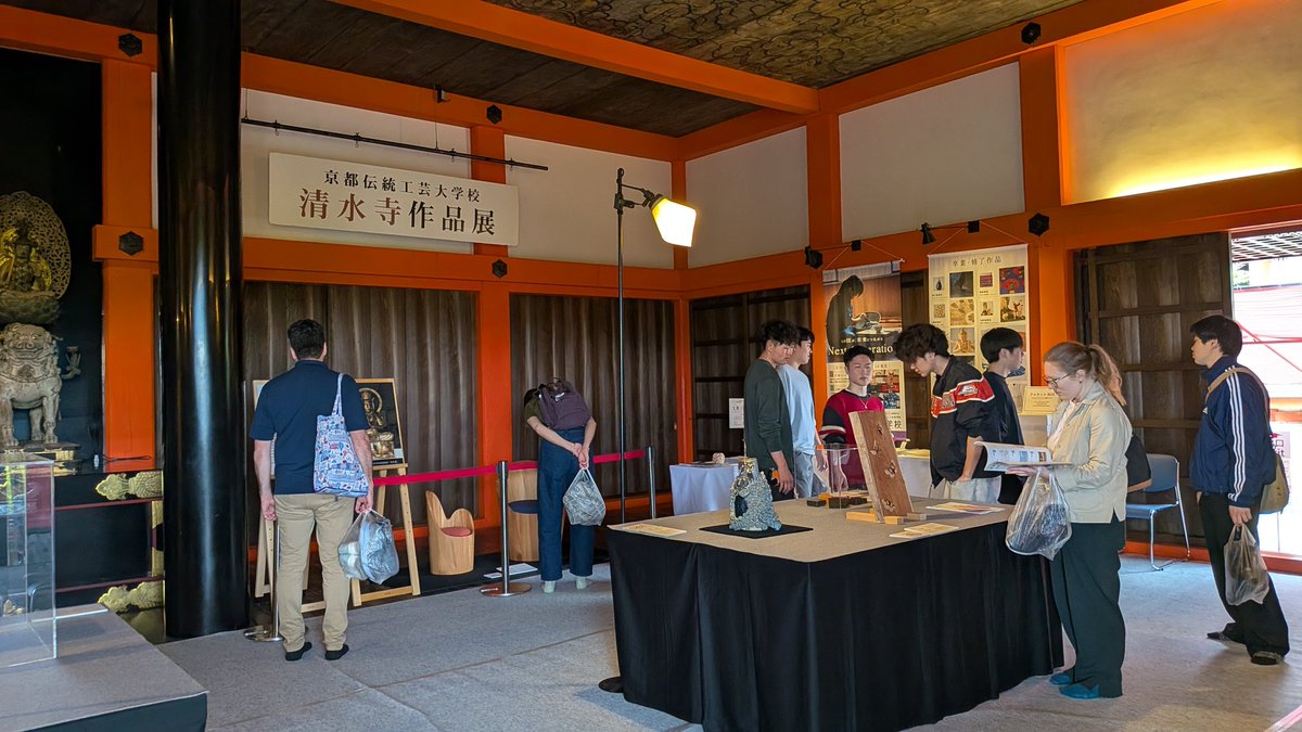 task_kougeikan's tweet photo. 【清水寺作品展@TASK京都伝統工芸大学校】清水寺経堂で明日、5月7日まで開催中です。入場無料、普段は入ることのできない重要文化財の経堂での開催です。釈迦如来さん・普賢菩薩さん・文殊菩薩さんにお会いできます。学生たちの工芸作品も秀作が揃っていますので、ぜひお越しください。 https://t.co/whyQBKMNNv
