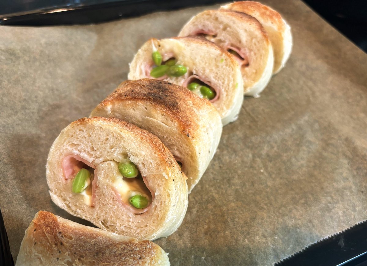 bv_gcd's tweet photo. ベーコン枝豆チーズパン🧀 https://t.co/Or0EDxgEtj