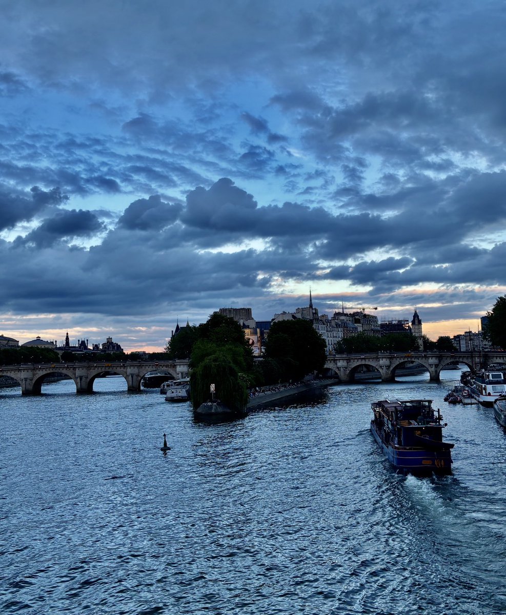 BFleurot's tweet photo. Bleu en Seine 📸B.Fleurot 💙🩵 https://t.co/KHSy2vMIaQ