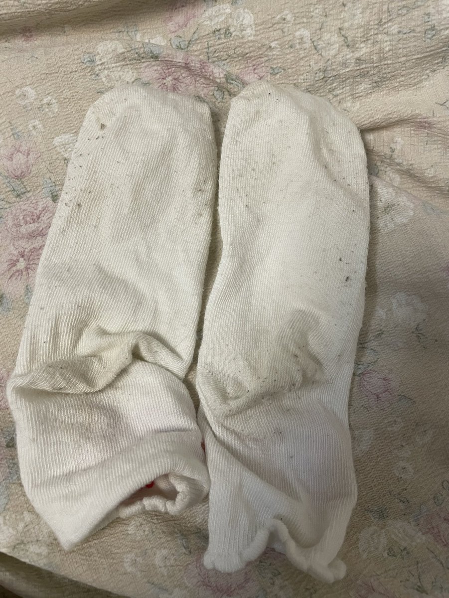 alexachapman97's tweet photo. 分享一位长沙小姐姐
虽然是很平常的小白内和小白袜，但是别有洞天 内裤边上有淡淡的体香味 在慢慢往下味道开始变的特别起来 体香夹杂着私处独有的气息 再往下到私处有一点点咸味 不重但是味道又刚刚好  小白袜脚尖有一点淡淡的汗味夹杂着脚独有的味道 后调居然还有一点点体香，总体来说味道偏轻中 https://t.co/jmvMnJdXUT