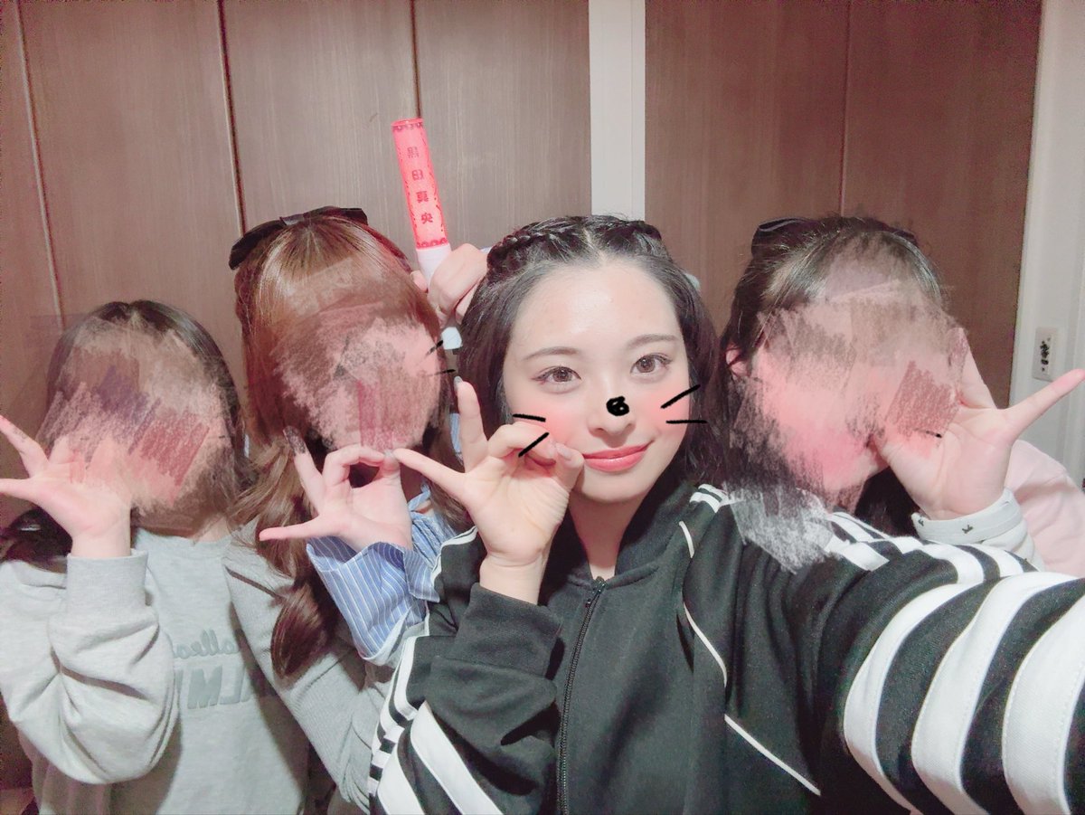 mao_KLS0519's tweet photo. おつかれさまー！♡

今日はずーっと寝てた😴💭

定期公演の日友達が来てくれて嬉しかったの！💕☀️

そして今日の問題の答えは！
ＧＷみんなと一緒に過ごせたことと、
特典会で初めましての方にたくさん会えたことでした♡
ほんとに嬉しかったなあ…💭
 #カワラボサウス  #黒田真央 https://t.co/maXJTrGNBW