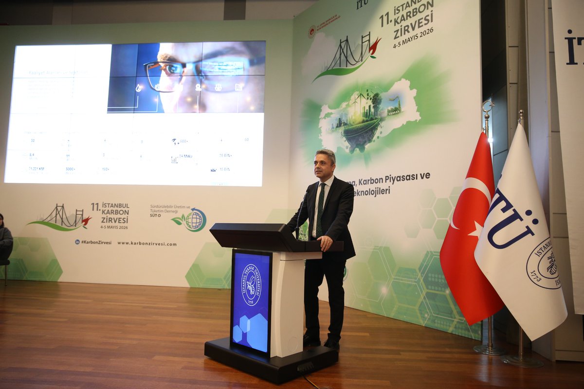 DOGALGAZAKSA's tweet photo. “Doğal Gaz ile Biyometanın Güç Birliği” projemizle 11. İstanbul Karbon Zirvesi’nde sera gazı emisyonlarını azaltarak iklim değişikliğine karşı etkin mücadelede örnek oluşturan kuruluşlara değer görülen SÜT-D Düşük Karbon Kahramanı Ödülü’nün üst üste yedinci kez sahibi olduk.
Zirve kapsamında gerçekleştirilen “Karbon Yönetimi ve Enerji” oturumunda konuşmacı olarak yer alan Başkan Yardımcımız Şinasi Gölbaşı, sürdürülebilirlik faaliyetlerimizi, karbon emisyonlarını azaltmaya yönelik çalışmalarımızı ve yenilikçi Ar-Ge projemizi anlattı.