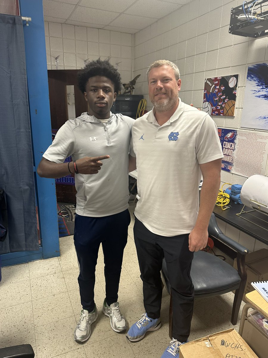 XCuthbertson15's tweet photo. Appreciate You @UNCFootball For Stopping By This Morning!! @WestCravenF @Coach_Guglielmo @NBSportsCraig @eastwoodmike09 https://t.co/4uwQfpBYK5