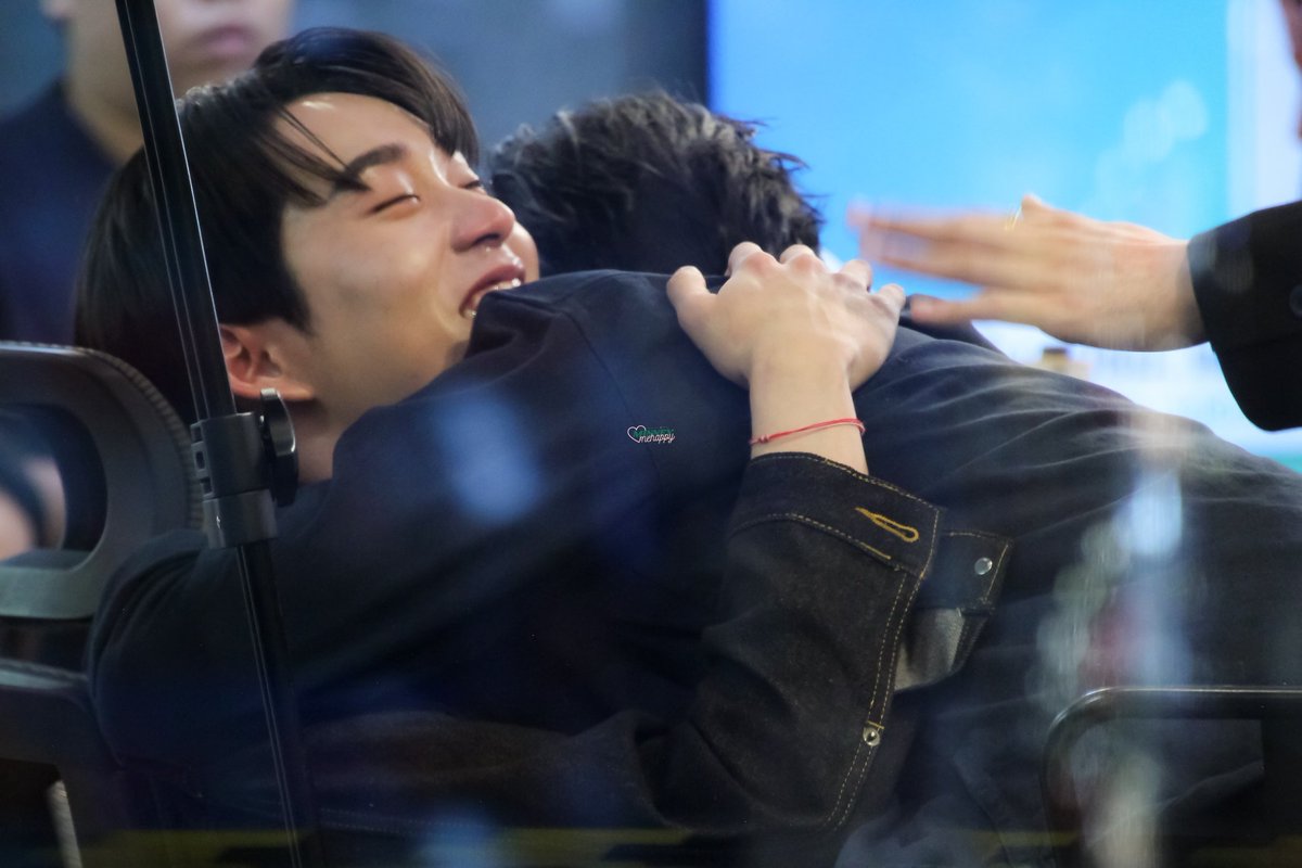 ‘I’m always thankful’ กุจะร้องไห้😭😭😭

#WilliamEst #วิลเลี่ยมเอส