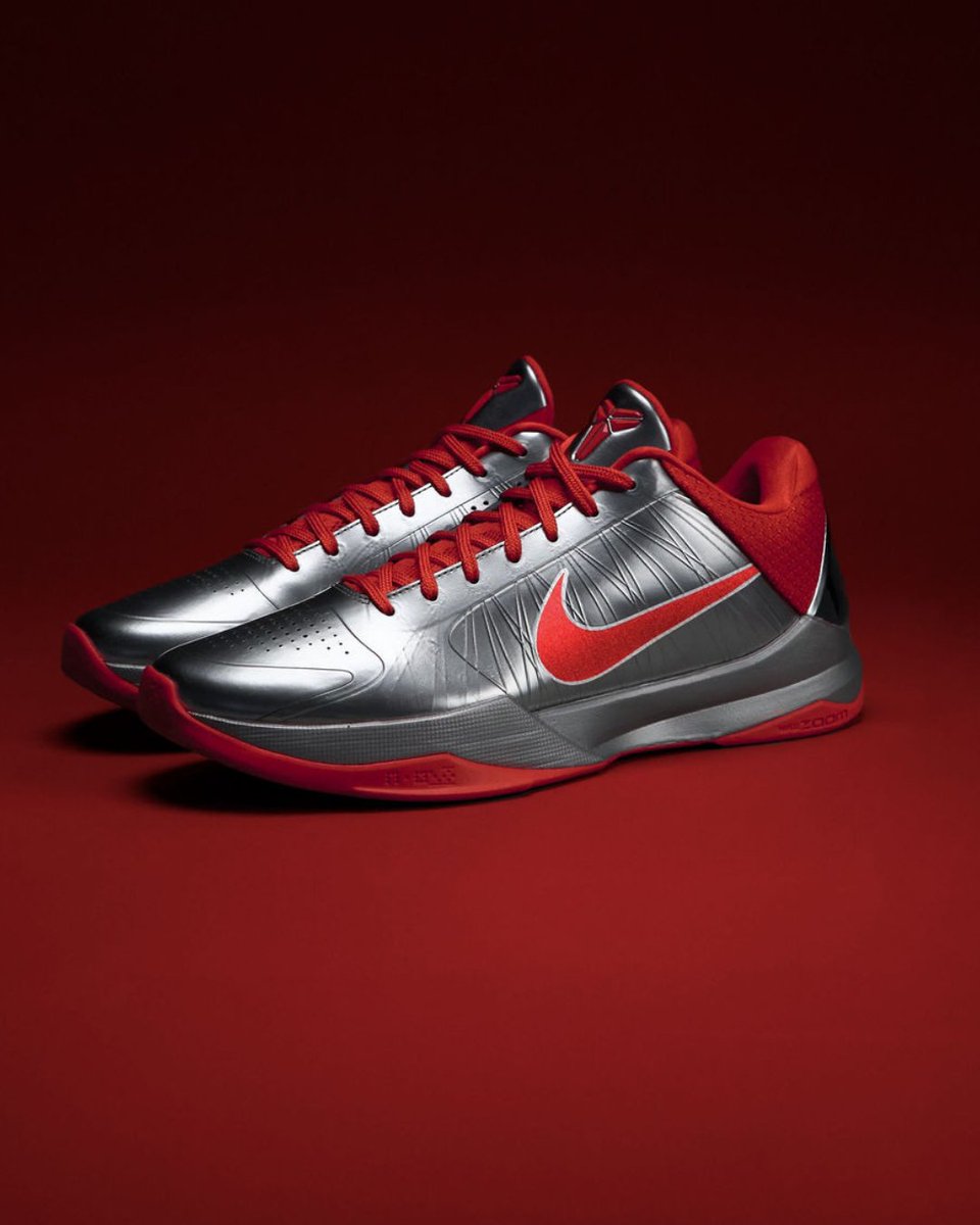 Foot Locker tweet media