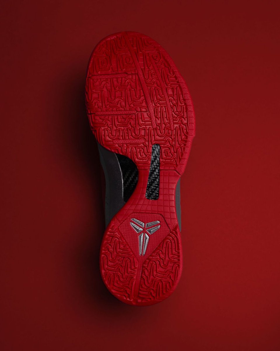 Foot Locker tweet media