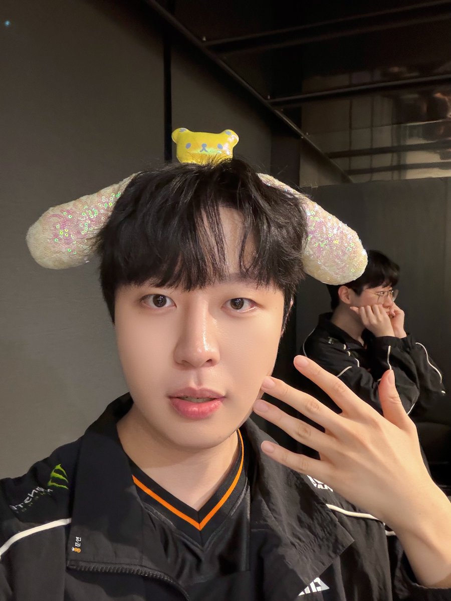 260506 승리팬미팅

커여운 주장님과...뒤에 누가봐도 막내

#Kanavi #카나비 #HLE