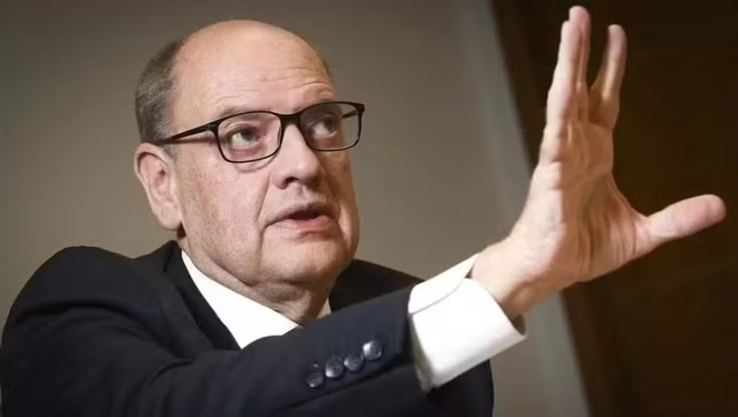 🚨 BAIXARIA DO RIO DE JANEIRO!

Governador interino Ricardo Couto corta 1,6 mil servidores fantasmas. Em retaliação, deputados ameaçam expor lista de supostas amantes de desembargadores que ganhariam sem trabalhar na Alerj. O clima pesou na política fluminense!