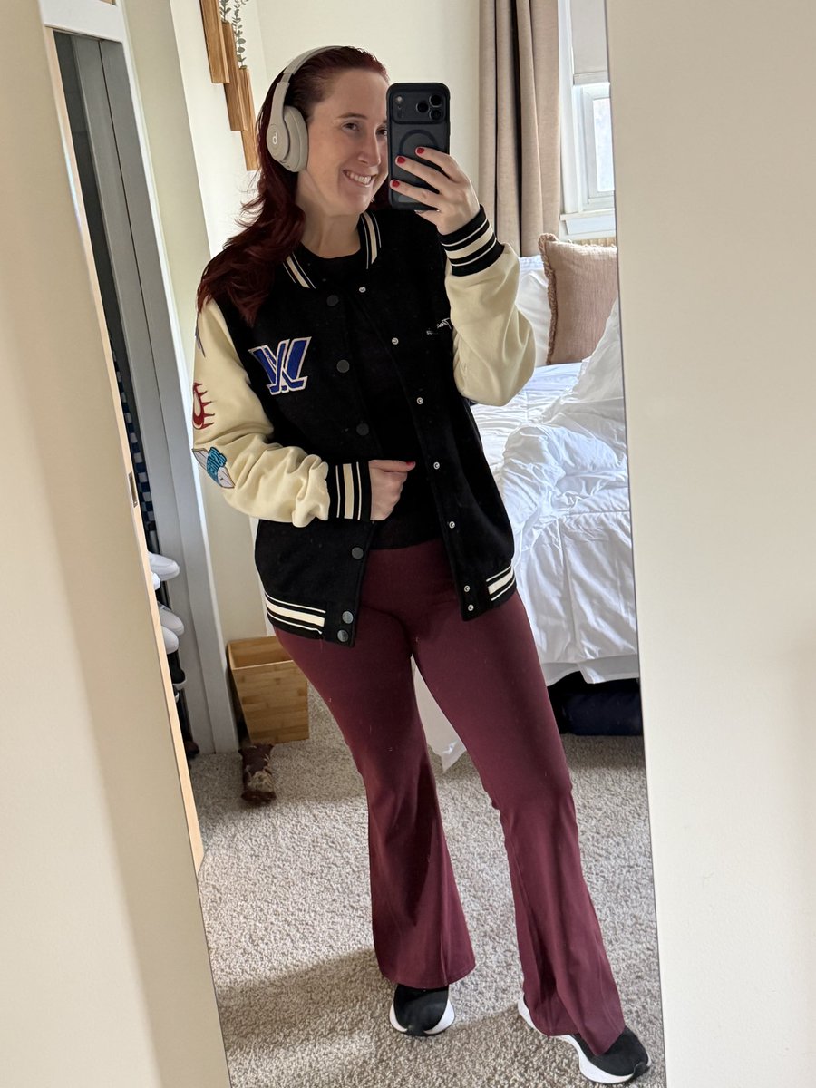 AlexLerouxTV's tweet photo. Streaming the @thepwhlofficial and @LCArena_Detroit press conference on my walk wearing appropriate attire 🎊👏 https://t.co/K1thiDaGXS