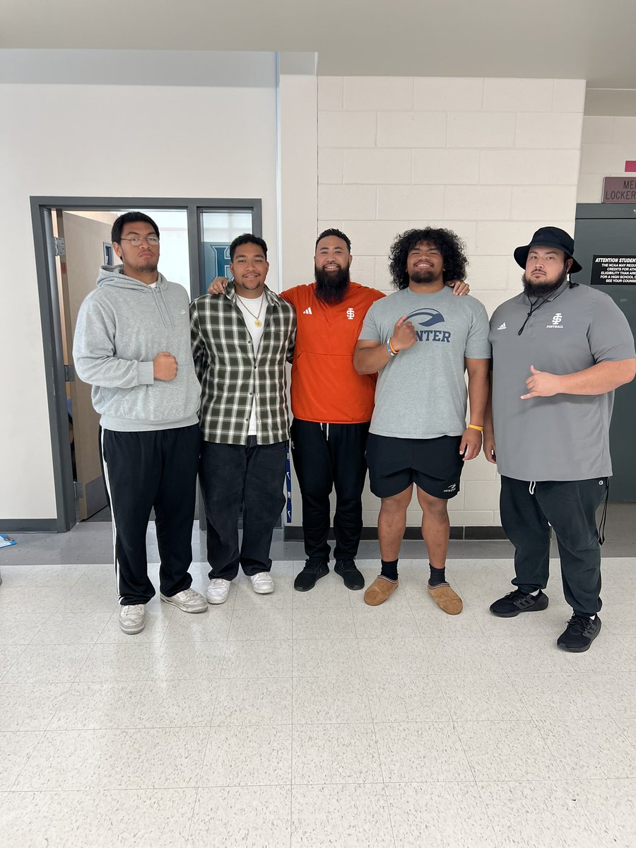 HunterHighFoot1's tweet photo. Thank you for visiting!
@NAU_Football @CoachFett_NAU 
@BroncoSportsFB @coachfrankmaile 
@BengalGridiron @coachaliifua @FilipeSitake 
@SanJoseStateFB @CoachLapuaho 

@MakaafiPau47293 
@PaeaRaass 
@rodneylotomau_ 

#WestSideHunterPride
#TheBlockHBoyz
#WVC
#Prospects https://t.co/pqVll4AgOI
