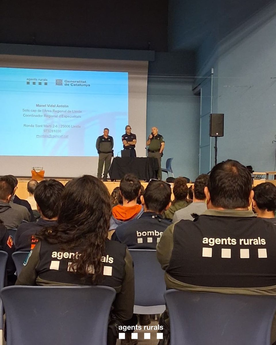 agentsruralscat's tweet photo. Hem participat en la jornada @bomberscat "Els incendis forestals a la Vall del Segre" a Ponts.

El sotsinspector Manel Vidal hi ha presentant la ponència "La investigació de les causes dels incendis forestals i les accions preventives en el marc de la campanya de la sega". https://t.co/N8Iupr62aJ