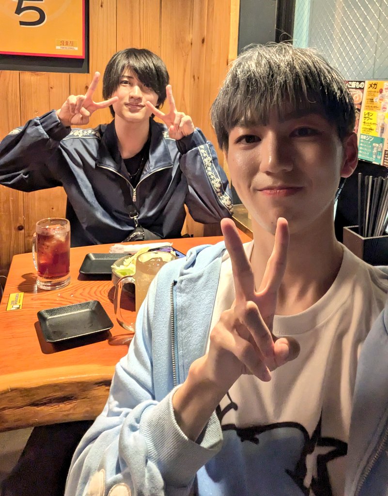 katosora_sorara's tweet photo. 兄貴と鳥食べてきました
久しぶりに会うのはやっぱ楽しいし嬉しいもんですね https://t.co/WsONQvfbL2