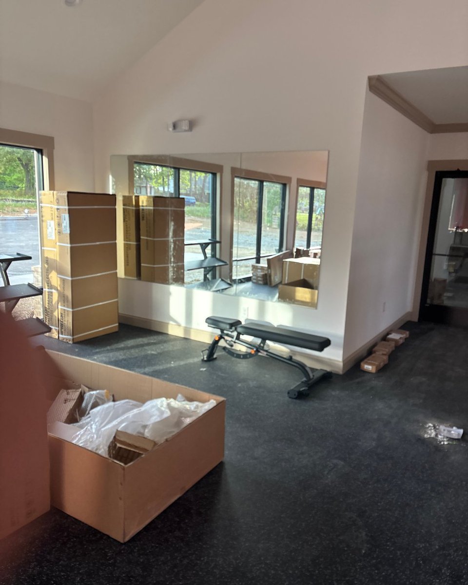 UDCUPDATES's tweet photo. Big update from Universal at Strawberry Plains in Knoxville! 💪
Fitness equipment is arriving for our future 24-hour fitness center—featuring cardio, strength machines, free weights &amp; more.

#KnoxvilleTN #NowLeasing #ApartmentLiving #Fitness #UniversalLiving https://t.co/ljGnJpBYwC