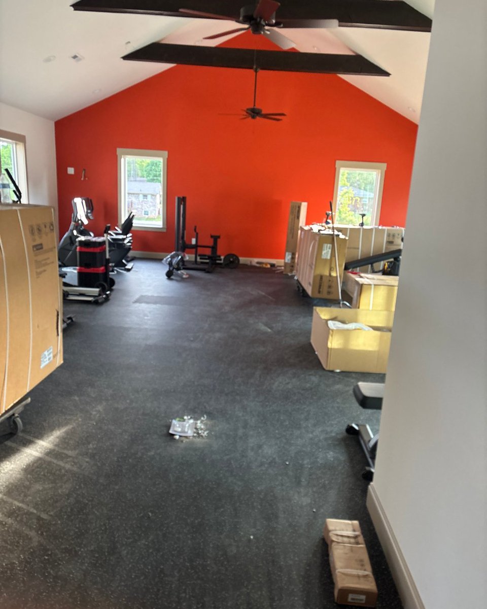 UDCUPDATES's tweet photo. Big update from Universal at Strawberry Plains in Knoxville! 💪
Fitness equipment is arriving for our future 24-hour fitness center—featuring cardio, strength machines, free weights &amp; more.

#KnoxvilleTN #NowLeasing #ApartmentLiving #Fitness #UniversalLiving https://t.co/ljGnJpBYwC