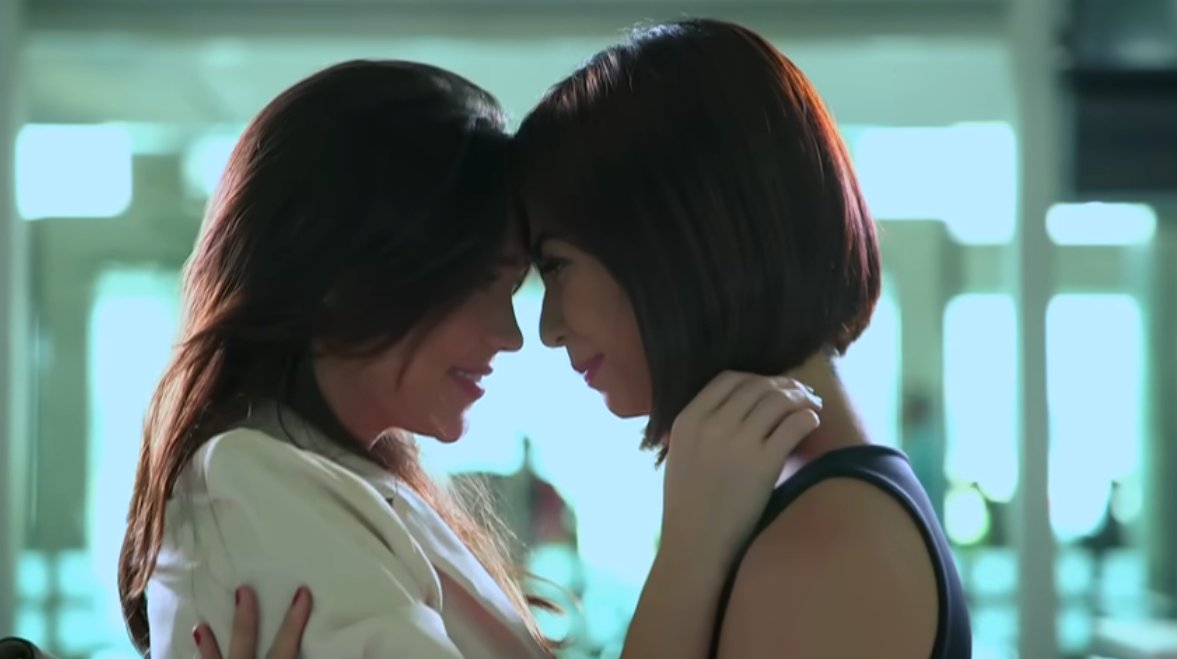 reyprintz's tweet photo. real ones knows every time jade and althea does this thing they're actually kissing on the mouth #trmd https://t.co/hn4YJqwvKC