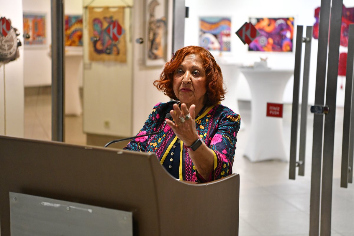 IKUedu's tweet photo. Deniz Özen'in "İnançların Kutsalları, Troyalı Dokular, Dokumalar" isimli sergisi İstanbul Kültür Üniversitesi Sanat Galerisi'nde (İKÜSAG) ziyarete açıldı. Sanatçının keçe ve dokuma tekniklerini kullanarak ürettiği özgün eserlerinden oluşan sergi 5 Haziran 2026 tarihine kadar gezilebilir.