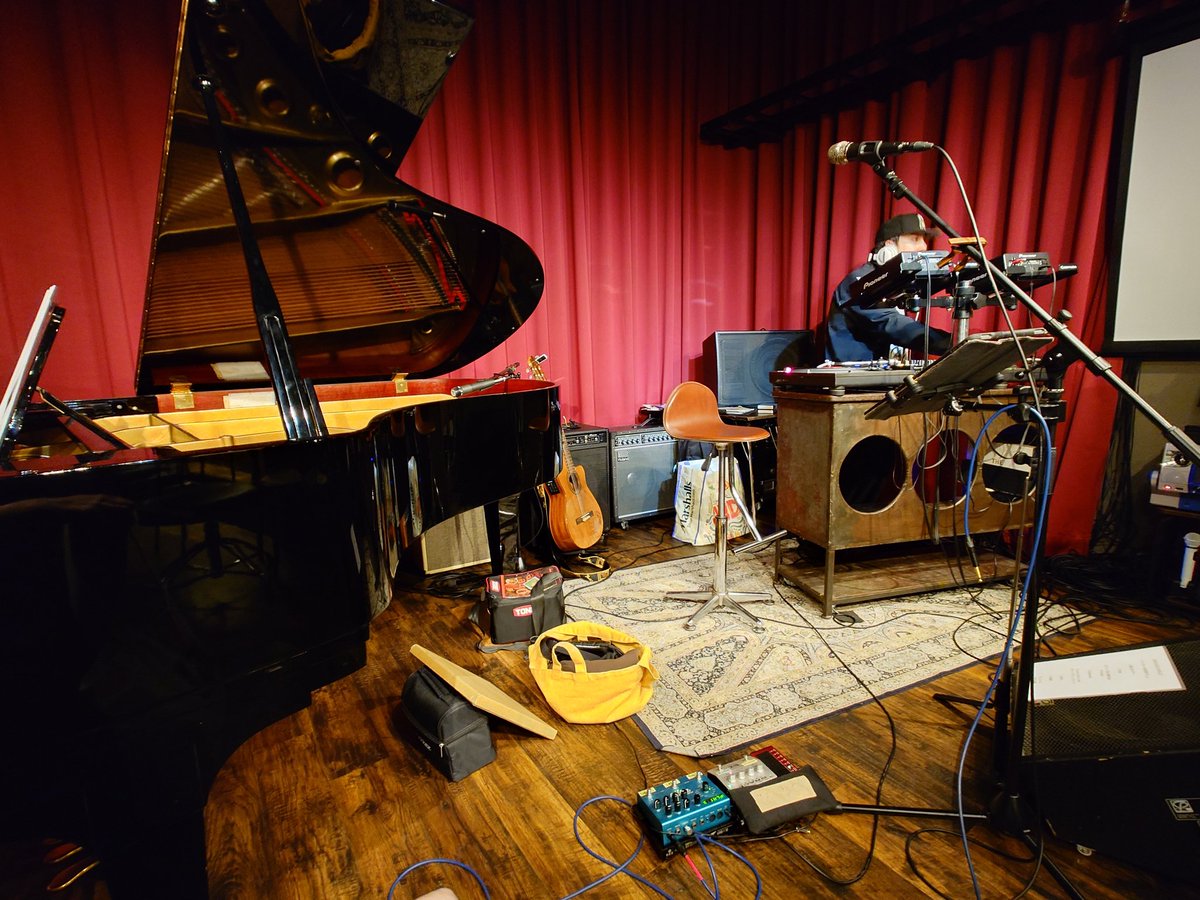 kayo_lav's tweet photo. 5/5 SWING-O & UEBO Piano & Vocal duo LIVE @千葉 みどり台Apollo
都心からは遠いけど最高に素敵な空間で最高の音楽が聴けるのが嬉しい✨UEBOさんの歌声今日も最高だった😊💗ラストは前に即興で作ったAPOLLOのテーマ曲🎶これをみんなで大合唱するのが心地いい😌✨
#UEBO
#SWINGO
#UEBOさんお裾分け✨ https://t.co/zHg3paGMTF