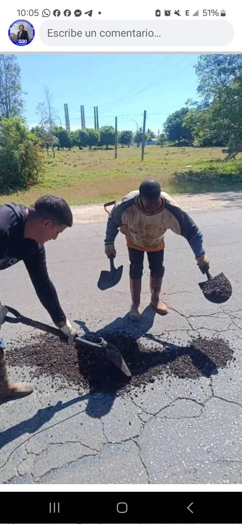 CaridadPoey's tweet photo. A pesar del recrudecimiento del #Bloqueo y de las limitaciones de recursos y combustible nuestra  Empresa Provincial de Mantenimiento Vial y Contrucciones de 
 #Matanzas ponen todo esfuerzo con voluntad y empeño
#CubaVencerá.
#MatancerosEnVictoria
#CubaEstáFirme
#100AñosConFidel https://t.co/a6QFjlnlDX