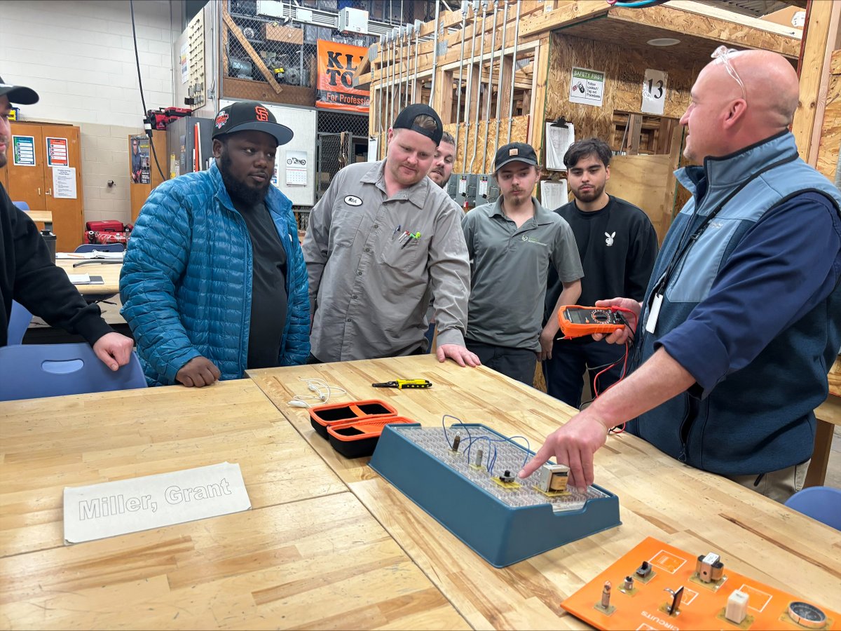 thompsonmtec's tweet photo. Today is #NationalSkilledTradesDay, honoring skilled professions and one of the many paths to success! Plumbing, Welding and Robotics employees are currently in high demand. Start your new career quickly without taking on massive debt. Ask us how! https://t.co/IE09cvd91W