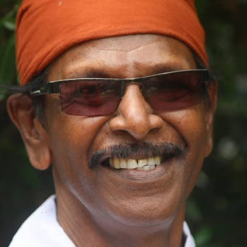 krishnaambalav1's tweet photo. புலிகள் வரலாற்றில்; 
எண்ணற்றோர் பலருண்டு....
 அவர்கள் அனைவரும் எம் நெஞ்சத்தில் நீடித்த புகழொடு வாழ்வர்...

எமது நெஞ்சத்தில் என்றும் வாழும் மாமனிதர்களில் ஒருவர் டாக்டர் ஜயா கிருஸ்ணசாமி அவர்கள்.. எமது போரளிகளின் மறுவாழ்வுக்கு காரணமான உயிர்க்கொடையாளன் அவர்.. அந்தப் புனிதர் புலிகள் வரலாற்றில் என்றும் நிலைத்தே நிற்பார். ( @DrKrishnasamy )

கூடவே , அண்ணன் அறிவுமதி, டாக்டர் போஸ் எனும் எமது போற்றுதற்குரிய  பழனிச்சாமி சச்சிதானந்தன் அவர்கள் (புலிகளின் மருத்துவ துறைப்போராளிகளுக்கு துணைநின்ற தயாபரன்..)

அதுபோல் சகோதரர் நாஞ்சில் சம்பத் அவர்கள். மற்றும் அண்ணன் வைகோ அவர்களின் சகோதரர்.. இப்படி பலர் உண்டு அவர்களை நாங்கள் என்றும் மறவோம்.. 

புலிகளுக்காகவே தமிழ்நாட்டின் மூலை முடுக்குகளில் முழங்கிய போர்வாள் சகோதரர் நாஞ்சில் சம்பத் . அதுபோல் பலர் உண்டு மதிமுகவில்.. அவர்கள் அனைவரும் எம் நெஞ்சிருக்கும் வரை நினைவுகளில் நிறைந்தே வாழ்வர்.. 

பிற்குறிப்பு, 

என் நினைவுகள் சார்ந்த பதிவில் சிலரை விட்டுவிட்டேன் என பலர் சுட்டிக்காட்டினர்.. இன்னும் சிலரோ, திமுக தலைவர் முக. ஸ்டாலின் அவர்களை, நாதக தலைவர் சகோதரர்   சீமான் அவர்களை  ஏன் அதில் சேர்த்தீர்கள் என கடும் கண்டனங்களையும் பதிவு செய்தார்கள்.. 

எனவே இது சார்ந்து ஓர் சிறு பத்தி பின்னூட்டலாக இணைத்துள்ளேன்..
 அதைப்படித்தறிக,