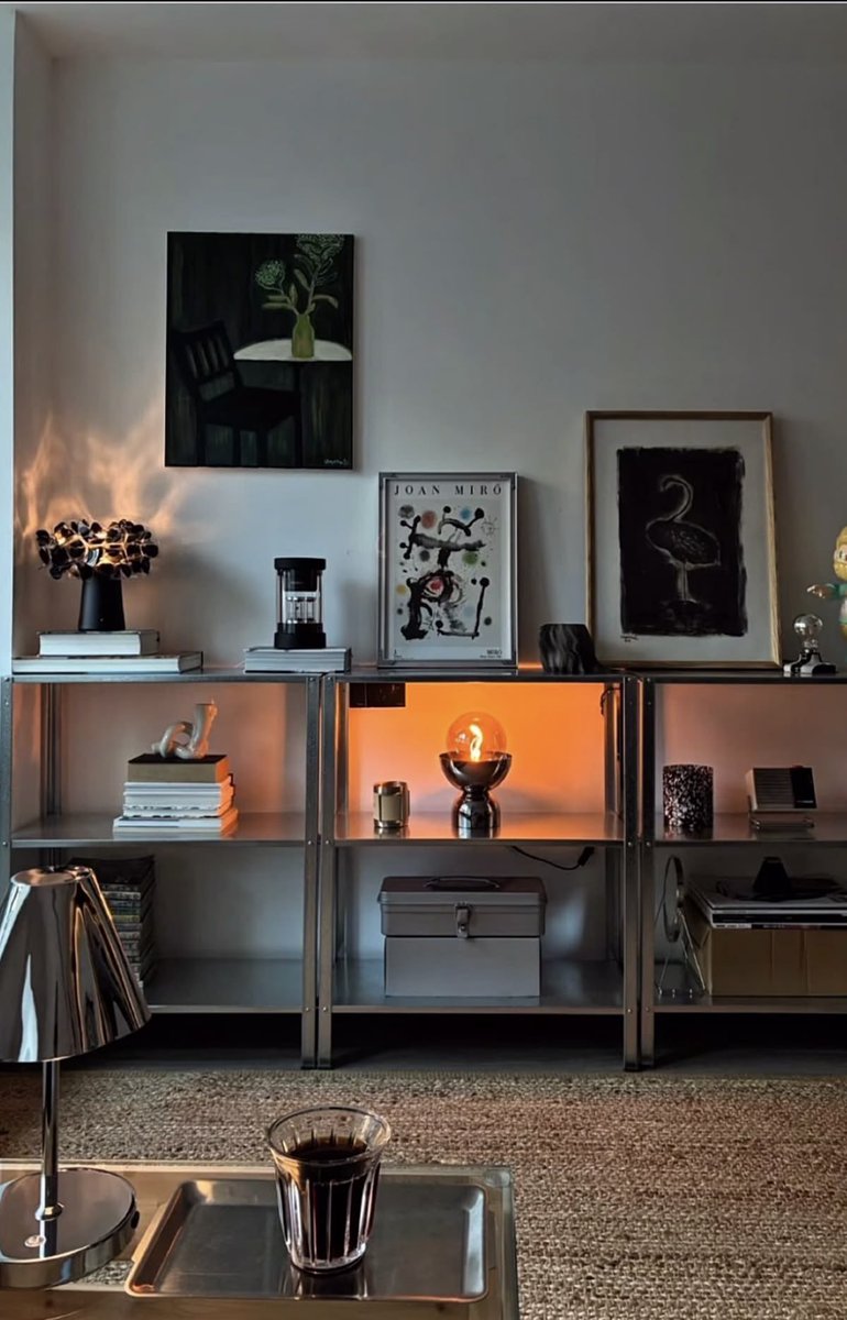 skipberat's tweet photo. Inspo gw mo bikin kamar mid-century style gini, ternyata gw salah, kalo kehidupan nyata itu gak setara MOTHERLODE nya THE SIMS

Please 3 digit datanglah kepadaku utk mewujudkan kamar macem ni 😵‍💫 https://t.co/nN99kv1tSd