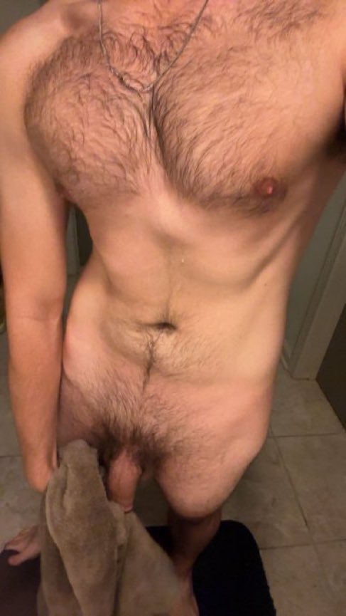 SebT224's tweet photo. Shower https://t.co/mvKCAg3pQT