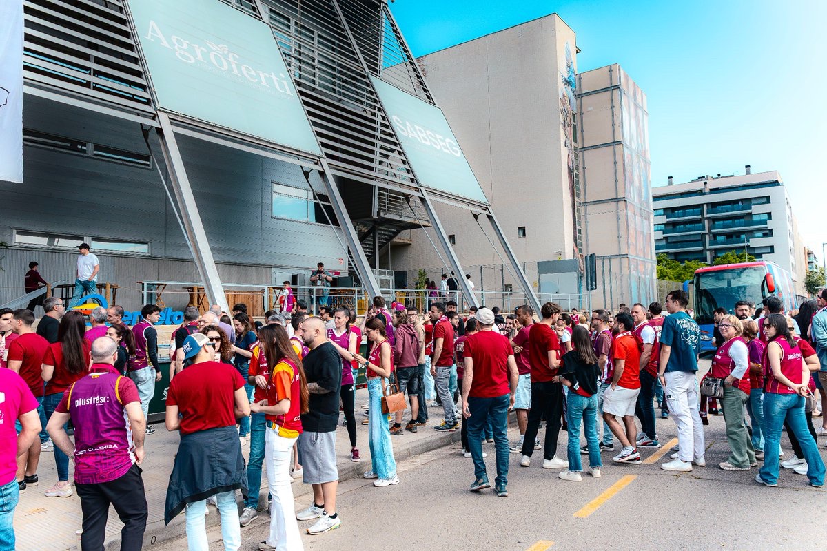 flleida's tweet photo. Aquest diumenge repetim FAN ZONE 🔥🎛️

I a les 12 h, Hiopos @flleida vs @bilbaobasket 

Últims 3 partits al Barris (vens als tres i en pagues dos)
🎟️ https://t.co/ixo3vtNYD3 

#MésUnitsQueMai⚔️ #HioposLleida #LigaEndesa #Lleida https://t.co/lsHUBUrQtV