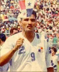 Barra_plazina's tweet photo. Hoy 6 de mayo es el día del futbolista panameño y se cumple 33 años de la partida de uno de lo más grande futbolista de Panamá, nacido y criado en la Plaza Amador 💙❤ Rommel Fernández siempre presente de generación en generaciones ✍️ feliz día del futbolista ⚽️🇵🇦 https://t.co/1N6CKTYh9U