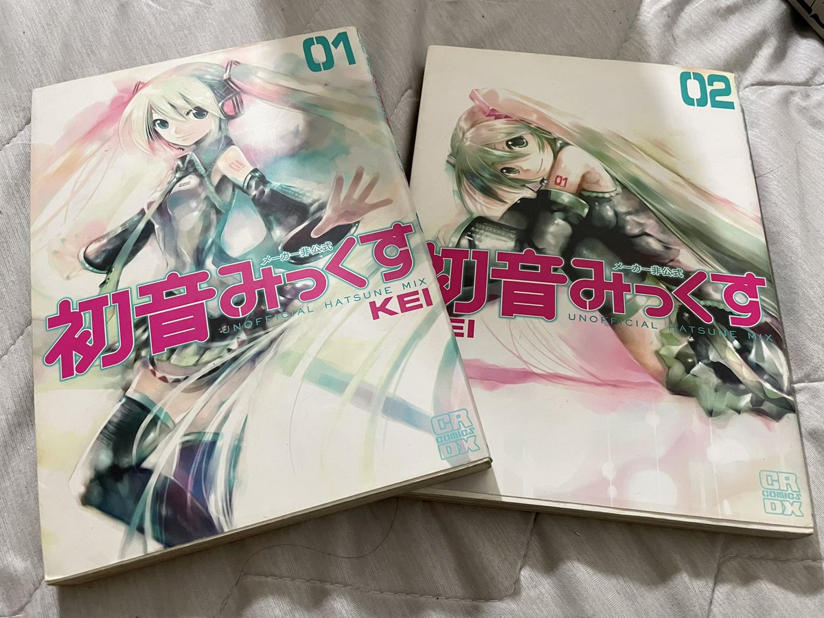 kasemoto819's tweet photo. 初音みっくすの話題を見かけて懐かしくなり、中学生の頃に中古で買った初音みっくすを久しぶりに読むこの夜🌙
KEIさん繋がりで、2枚目の漫画ご存知ですか？こぴはんっていうんですけど、アニメ化もされてて私この漫画好きでぇ･･･ https://t.co/SkKmm0gjyH