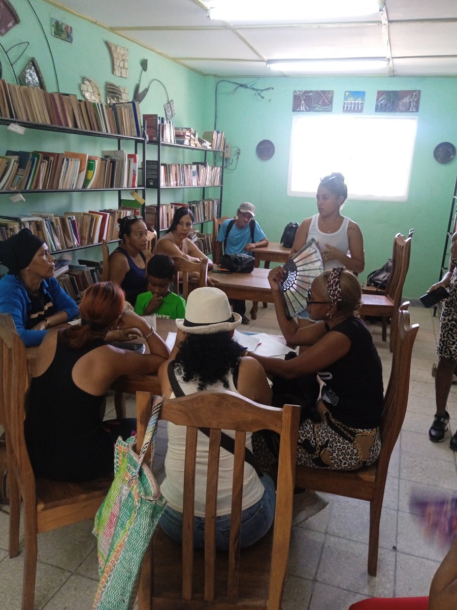 cc_caney's tweet photo. Cultura y disciplina se abrazan: promotores e instructores trazan las actividades comunitarias de la semana y reafirman la defensa.  Compromiso vivo, escudo y raíz de nuestra identidad. 
#SiempreSantiago
#CubaEstáFirme 
#CubaSoberana https://t.co/ABqdUH9gK6